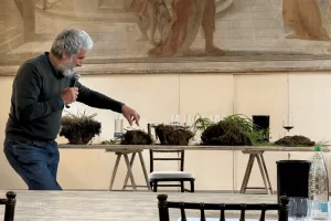 saverio petrilli espone le zolle di terra delle diverse aree geologiche della lucchesia